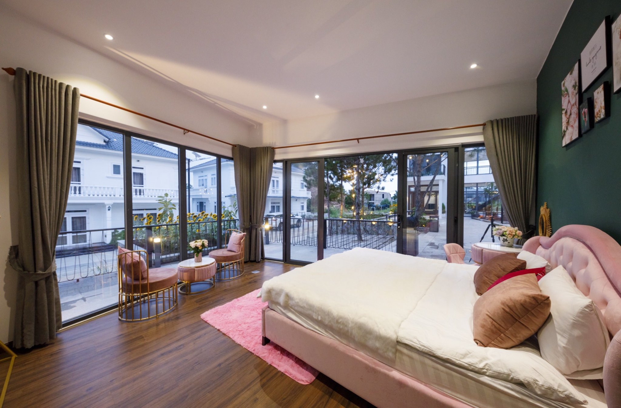 WHITE NAM HỒ VILLA