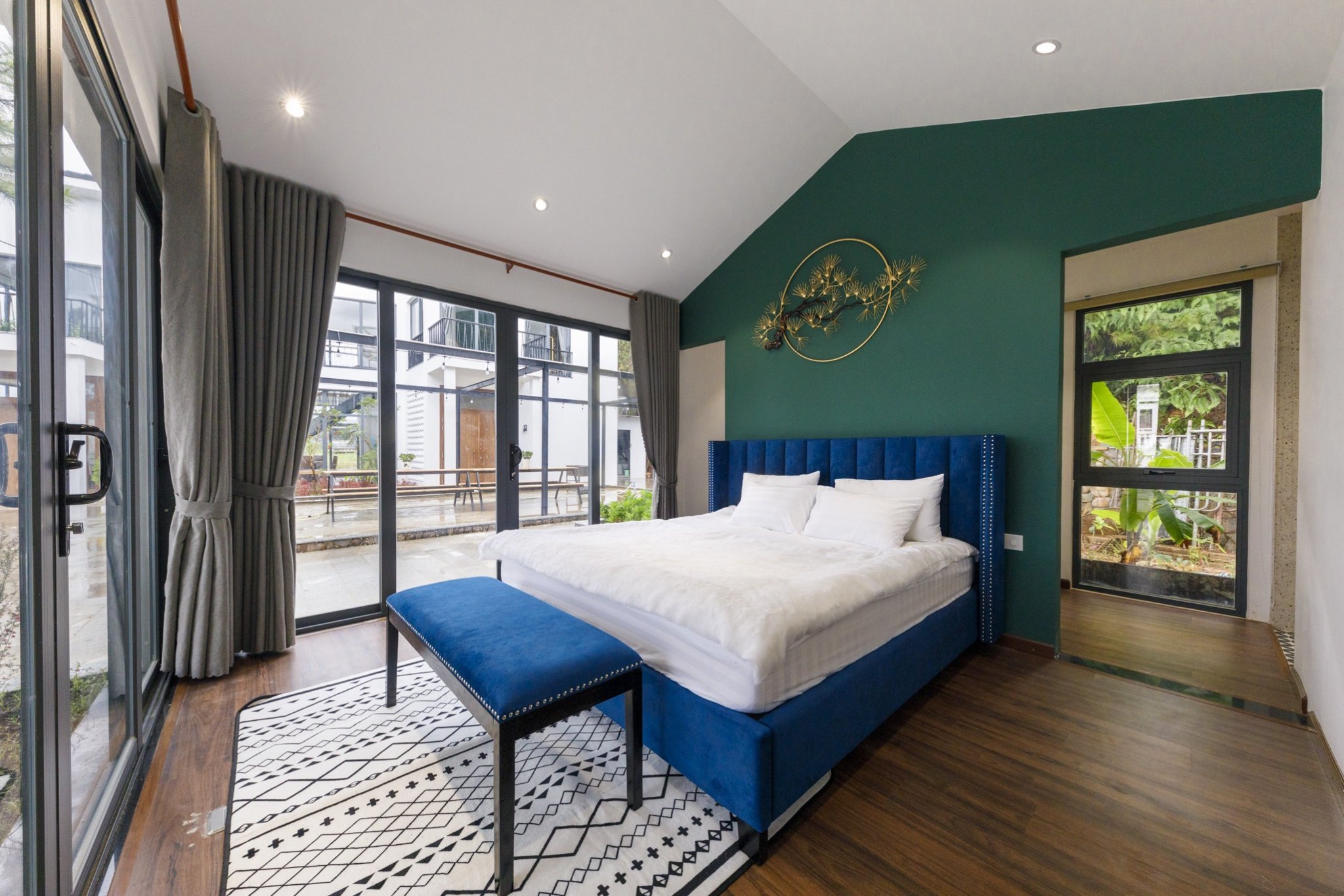 WHITE NAM HỒ VILLA