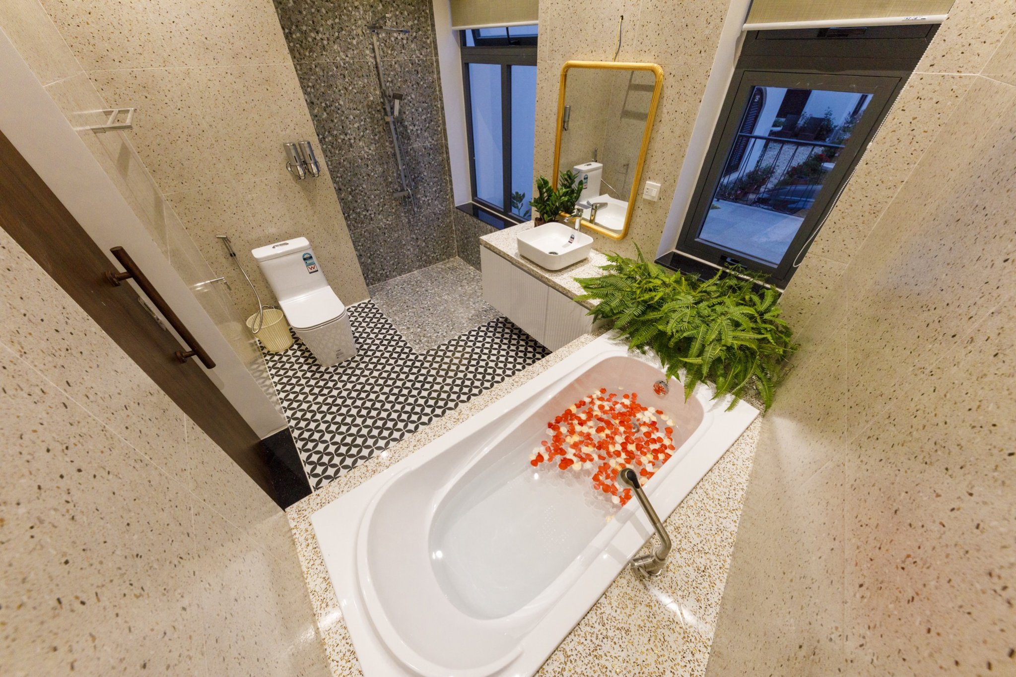 WHITE NAM HỒ VILLA