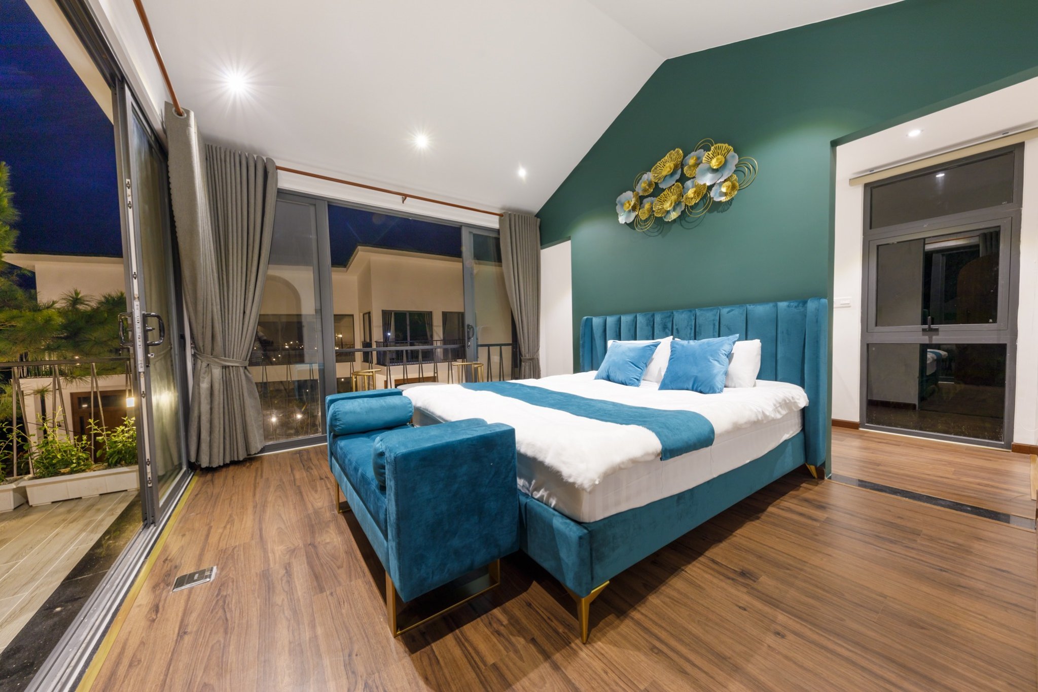 WHITE NAM HỒ VILLA