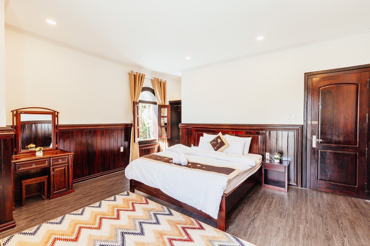 NAM HỒ 8.3 VILLA