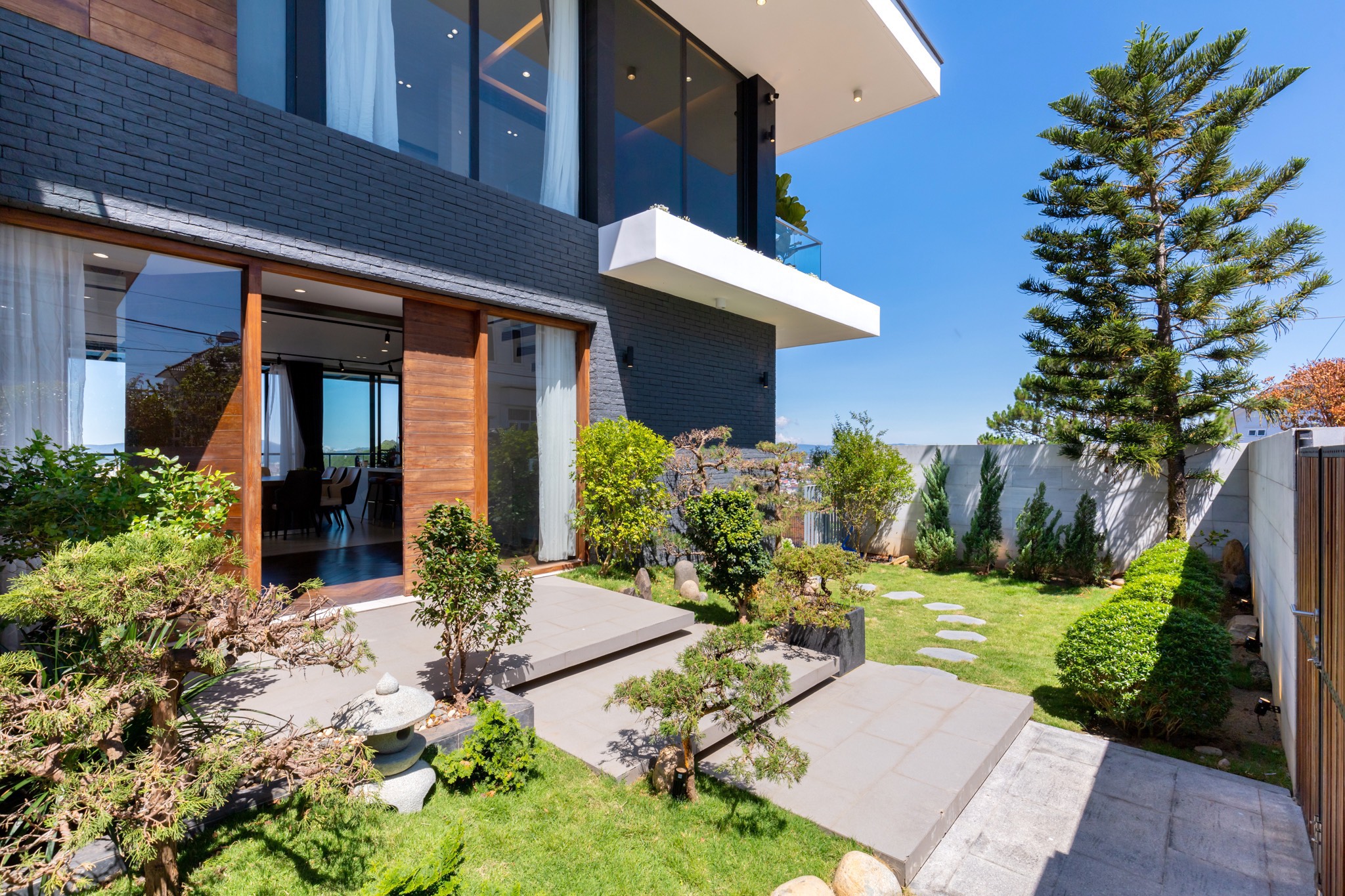B12 VILLA