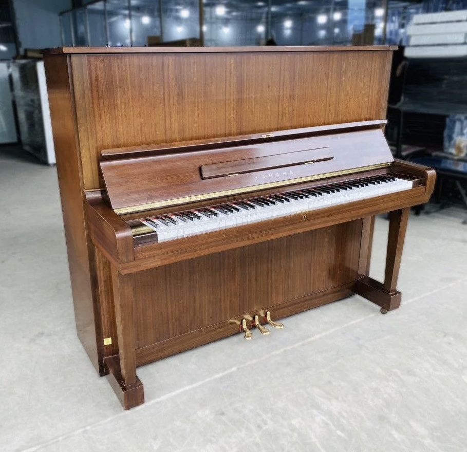 YAMAHA U5