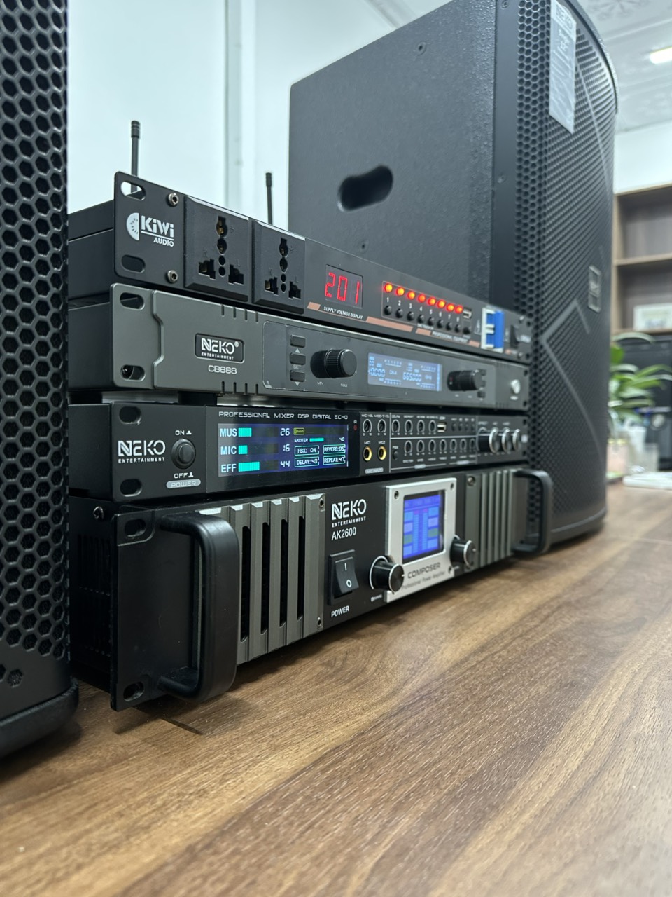 DÀN LOA KARAOKE GIA ĐÌNH NEKO 30 ( LOA FULL NEKO HS312 , SUB NS115 , MICRO NEKO CB688 , ĐẨY NEKO AK2600 , VANG CƠ  DK800 , QLN 803S )