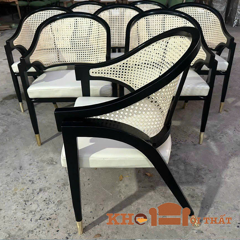 Ghế nhà hàng Womly gỗ tần bì chân bọc đồng GG-03