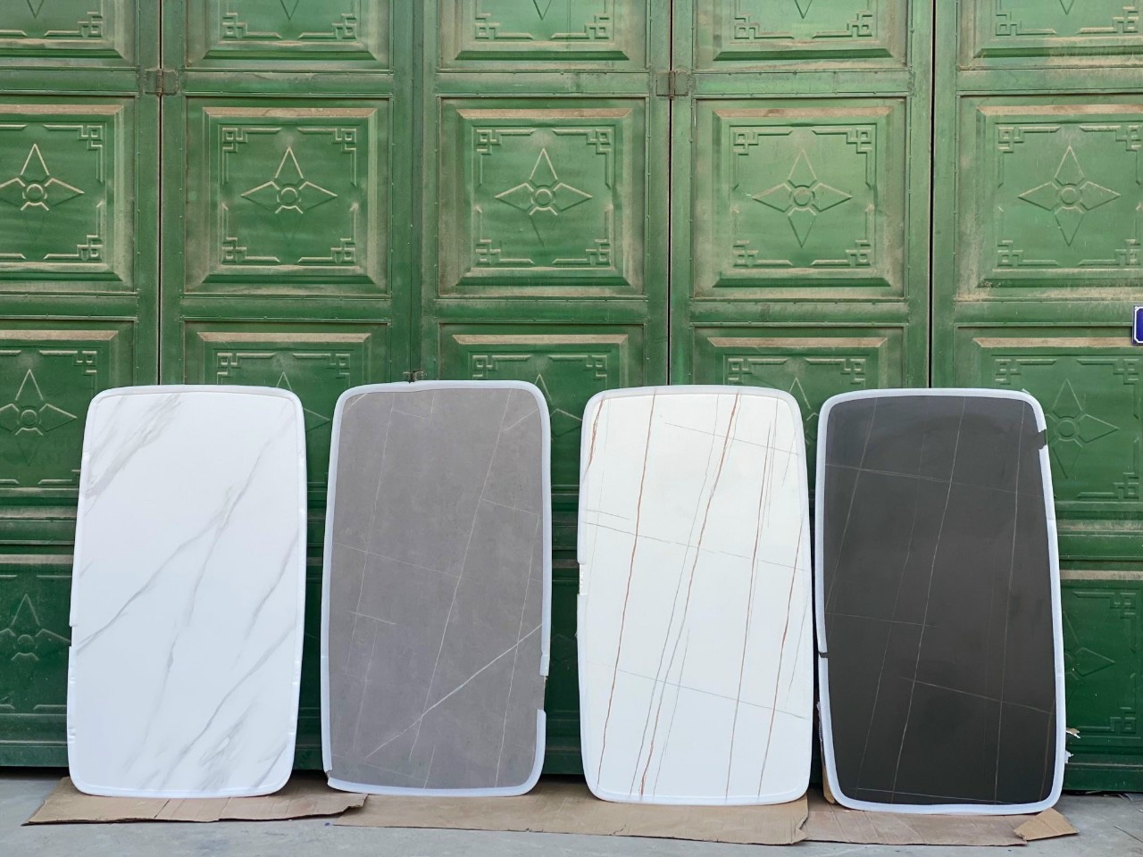Bàn ăn chân chữ V sắt sơn tĩnh điện mặt đá ceramic BA-18