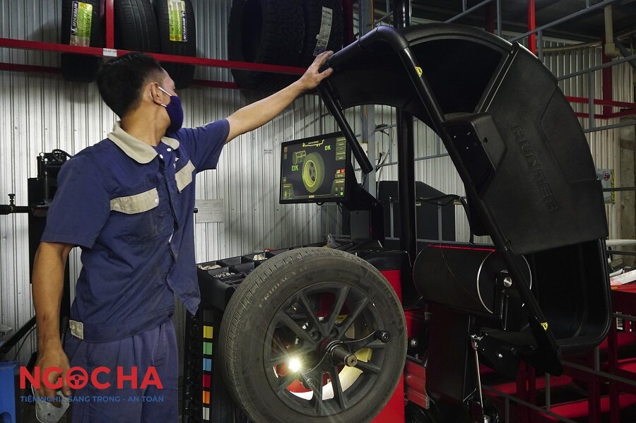 Dịch vụ Thay lốp - Vá lốp ô tô chuyên nghiệp