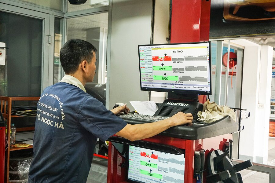 Dịch vụ cân chỉnh độ chụm bánh xe bằng máy Hunter