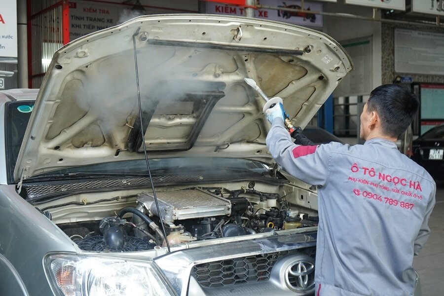 Dịch vụ vệ sinh làm sạch khoang máy động cơ