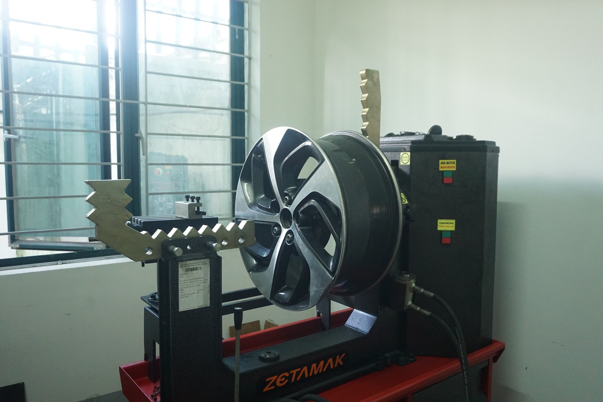 Máy nắn chỉnh mâm xe Zetamak