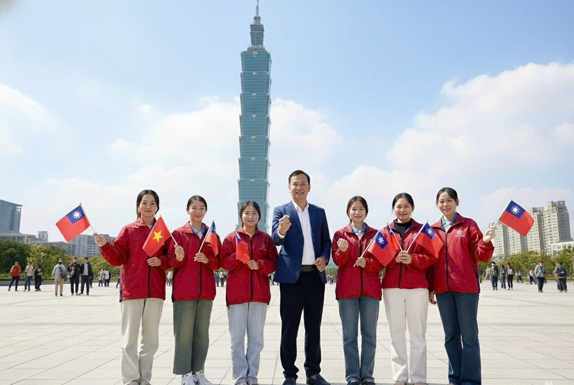 ảnh kỷ niệm cùng học sinh tai Taipei 101