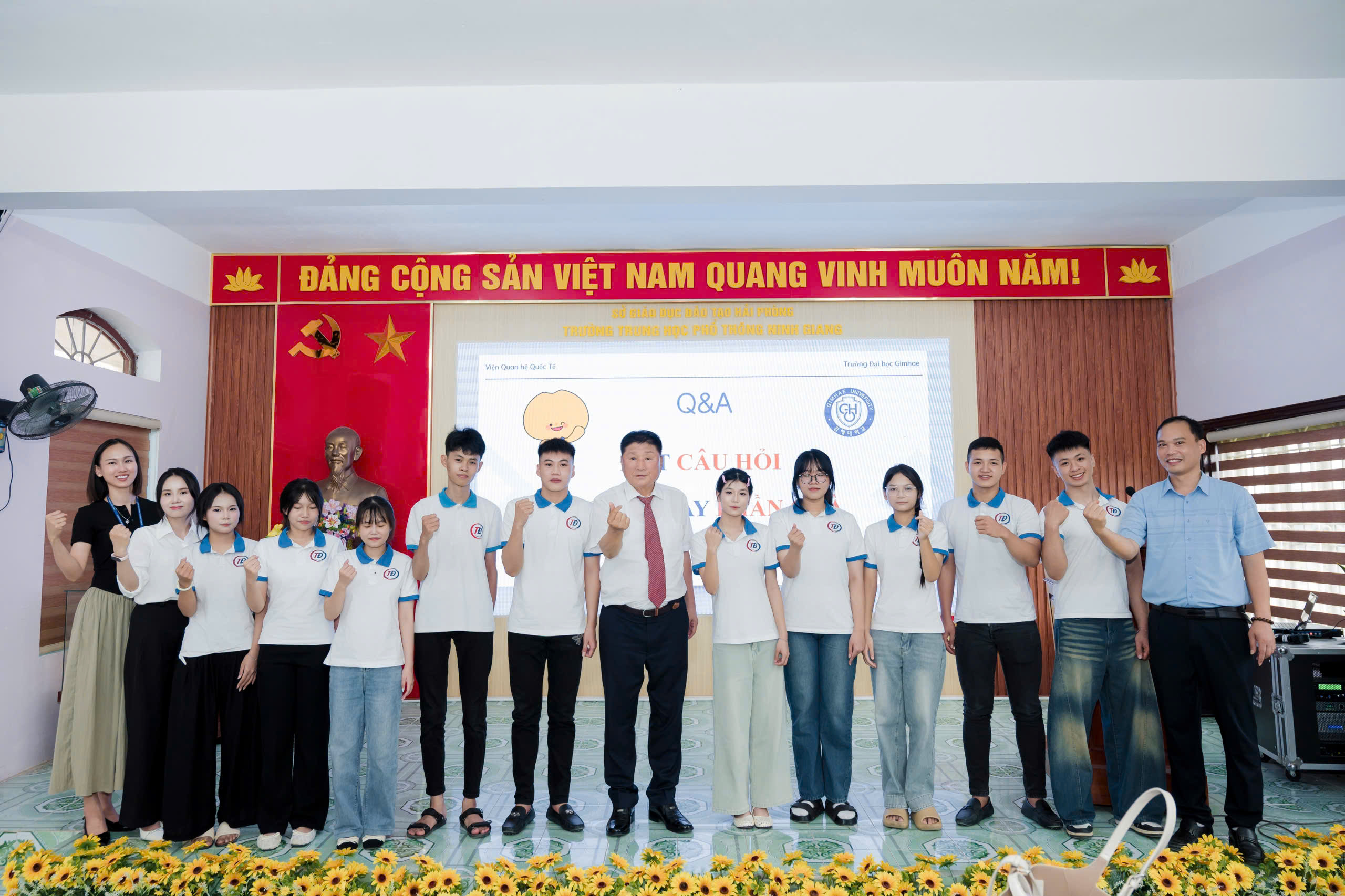 Giao lưu với Thầy Pyun Kumsik  Hiệu trưởng trường đại học Gimhae