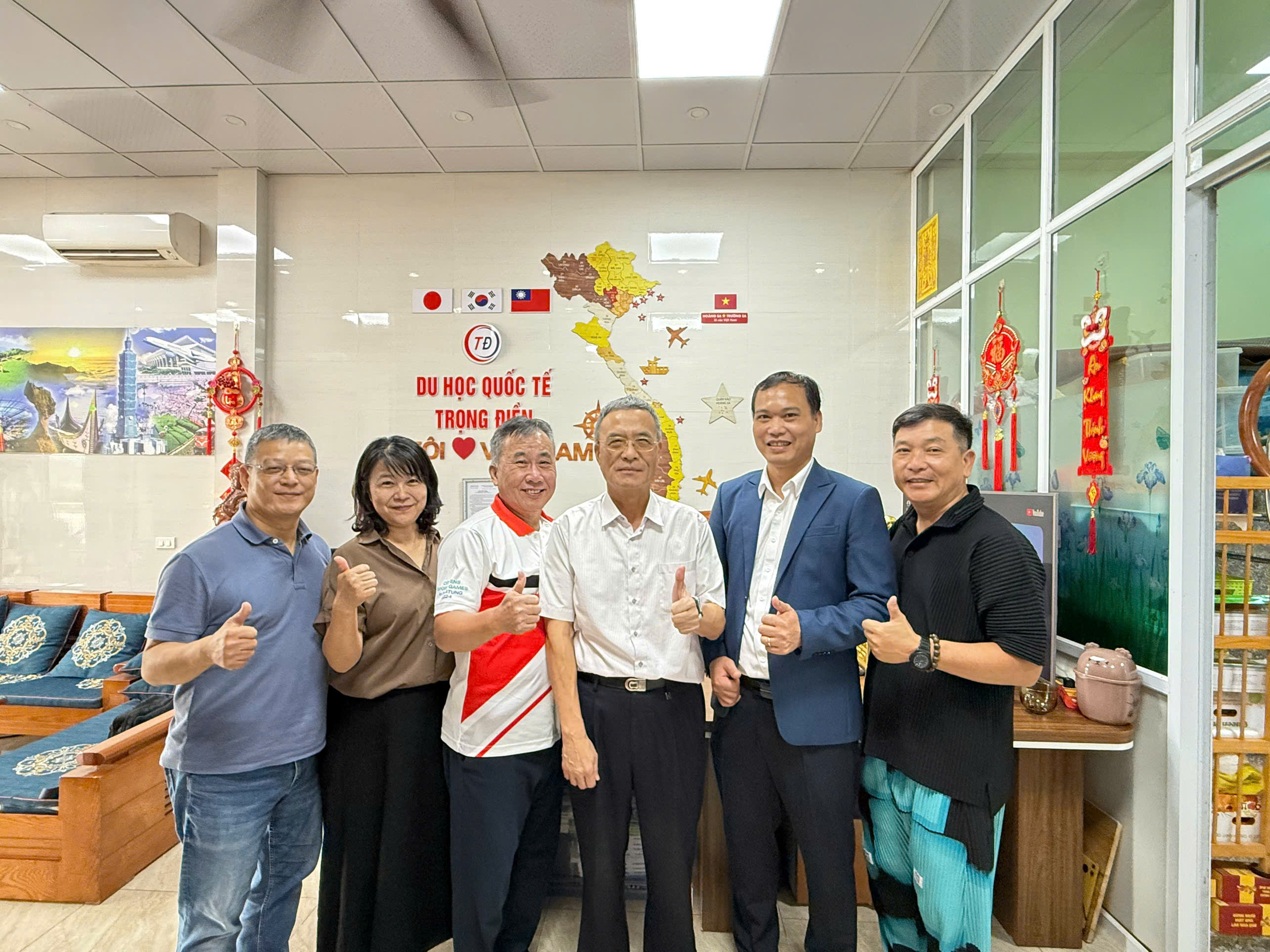 CHÀO MỪNG THẦY HIỆU TRƯỞNG VÀ CÁC TRƯỞNG KHOA TRƯỜNG ĐẠI HỌC MỸ HÒA VỀ THĂM