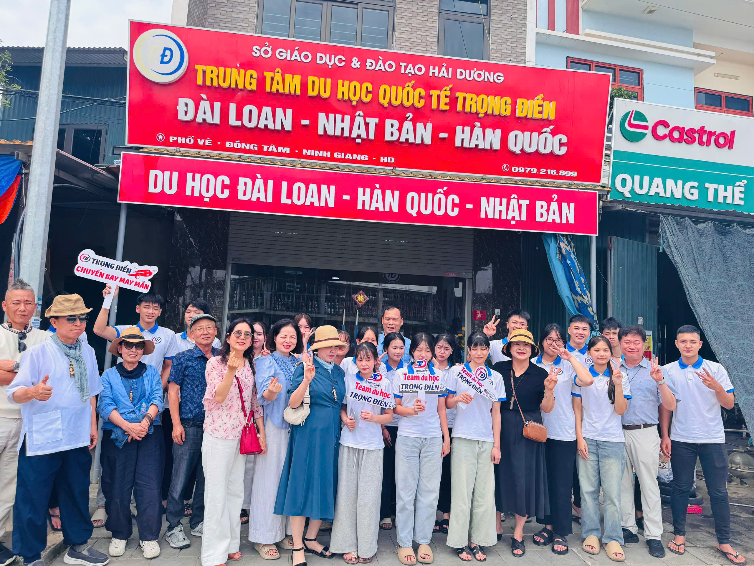 công ty chào đón Học Viện Ngôn Ngữ Busan đến thăm