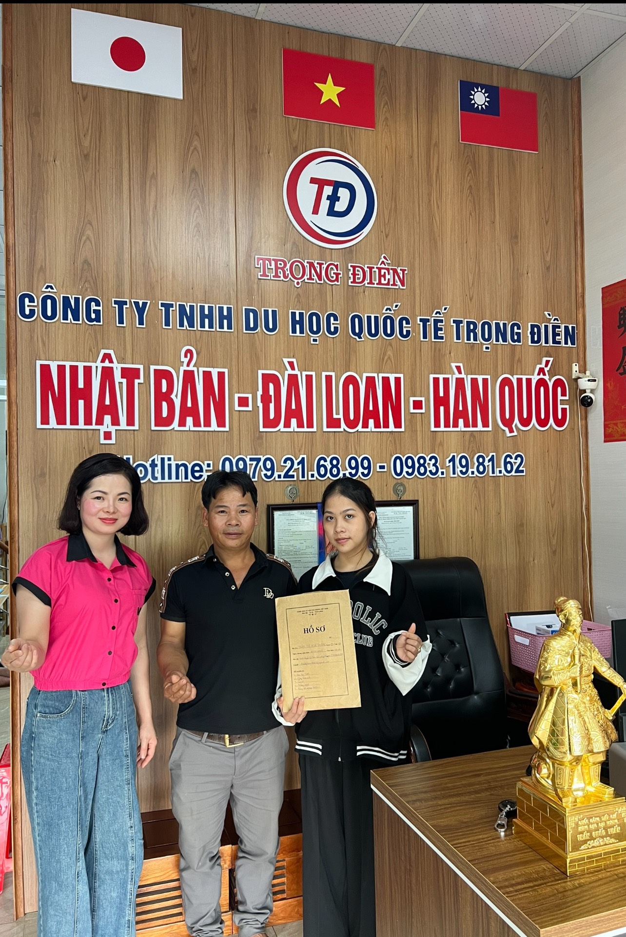 CẢM ƠN PHỤ HUYNH TỪ TP KON TUM XA XÔI ĐÃ VỀ TỚI CÔNG TY GỬI GẮM CON GÁI CHO CÔNG TY ĐI DU HỌC TAIWAN