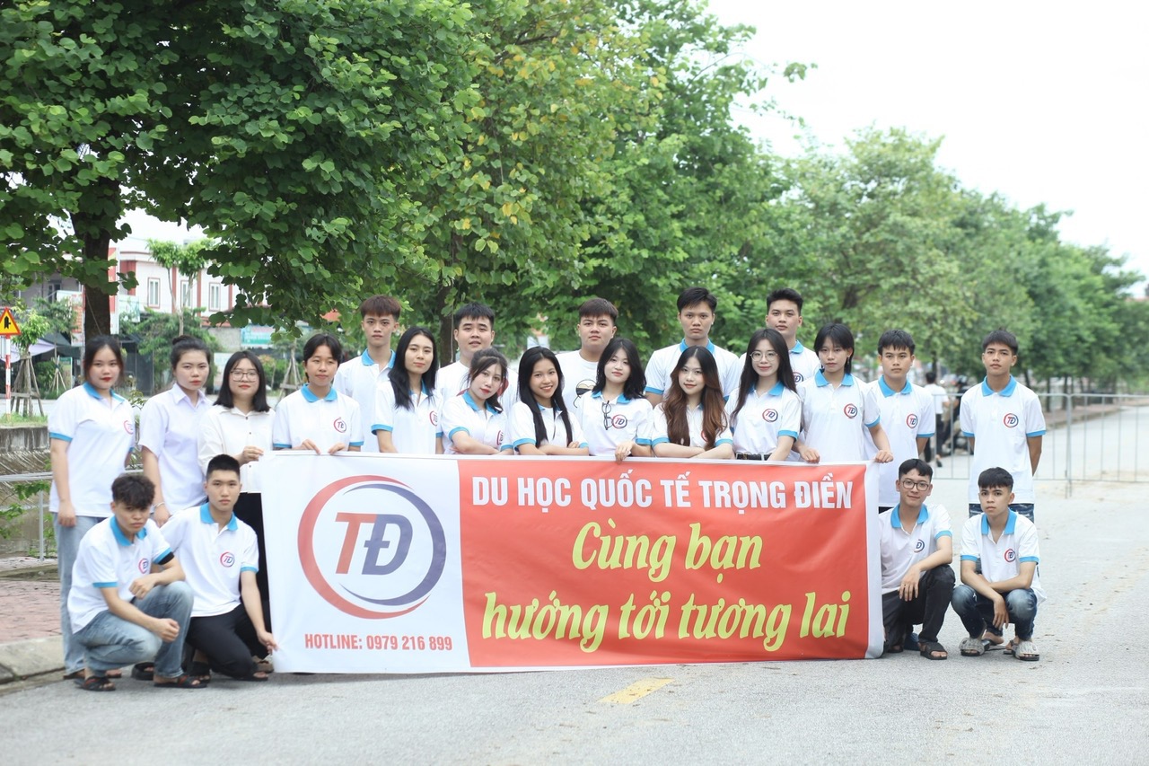BUỔI NGOẠI KHÓA CÙNG HỌC VIÊN TRUNG TÂM