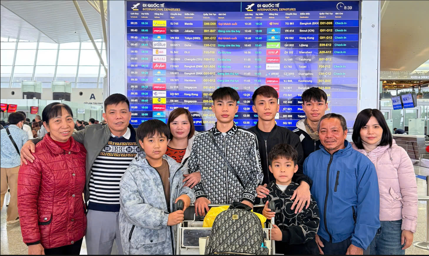 chia tay học sinh Nguyễn Minh Hiếu nhập học trường Phụ Anh chúc em sức khỏe học tập tốt