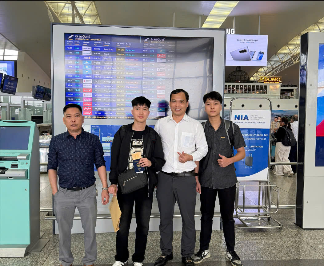 Chia tay  học sinh Trương Vũ Phan 2006  nhập trường Khai Nam