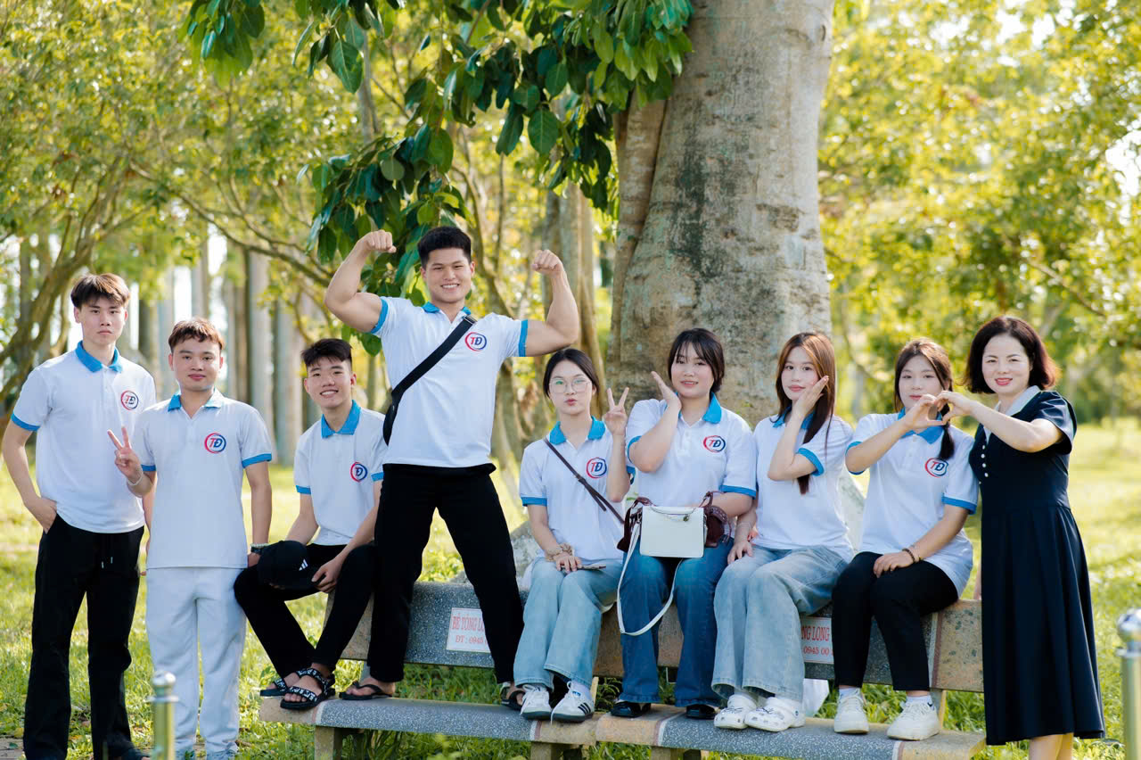 ẢNH NGOẠI KHÓA TẠI ĐỀN TRẠNG TRÌNH HÈ 2025