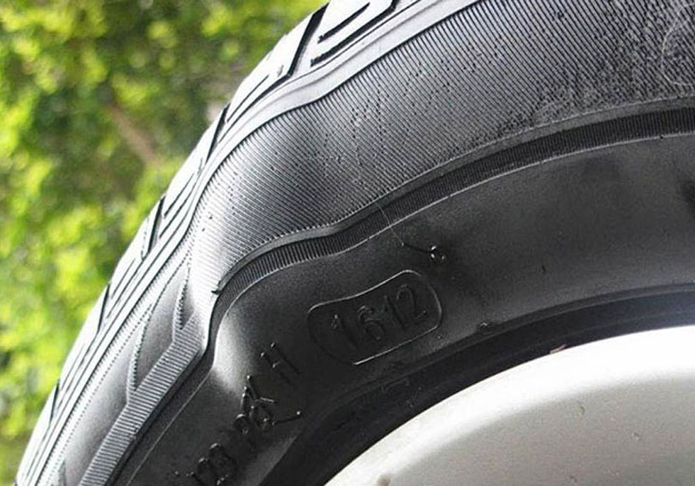 Lốp xe ô tô bị phồng là gì? Nguyên nhân và cách khắc phục