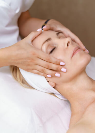 Massage đúng cách giúp trẻ hoá làn da