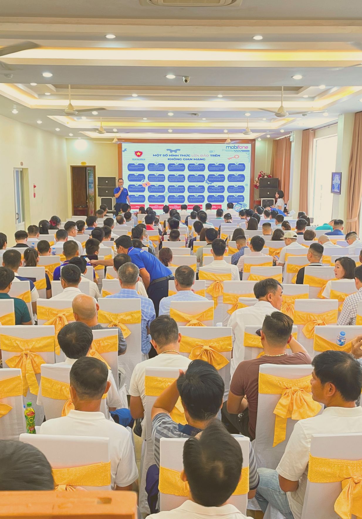 Phòng họp/       Hội nghị