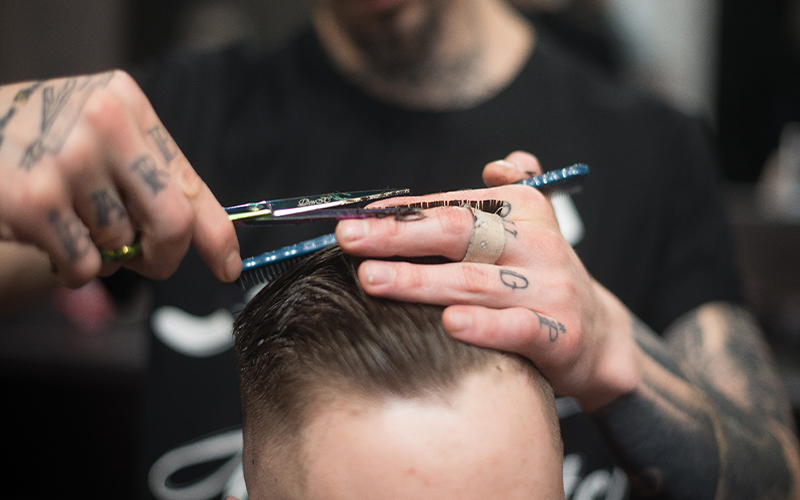 Có nên kẻ line tóc không ? Tác hại của việc kẻ line tóc