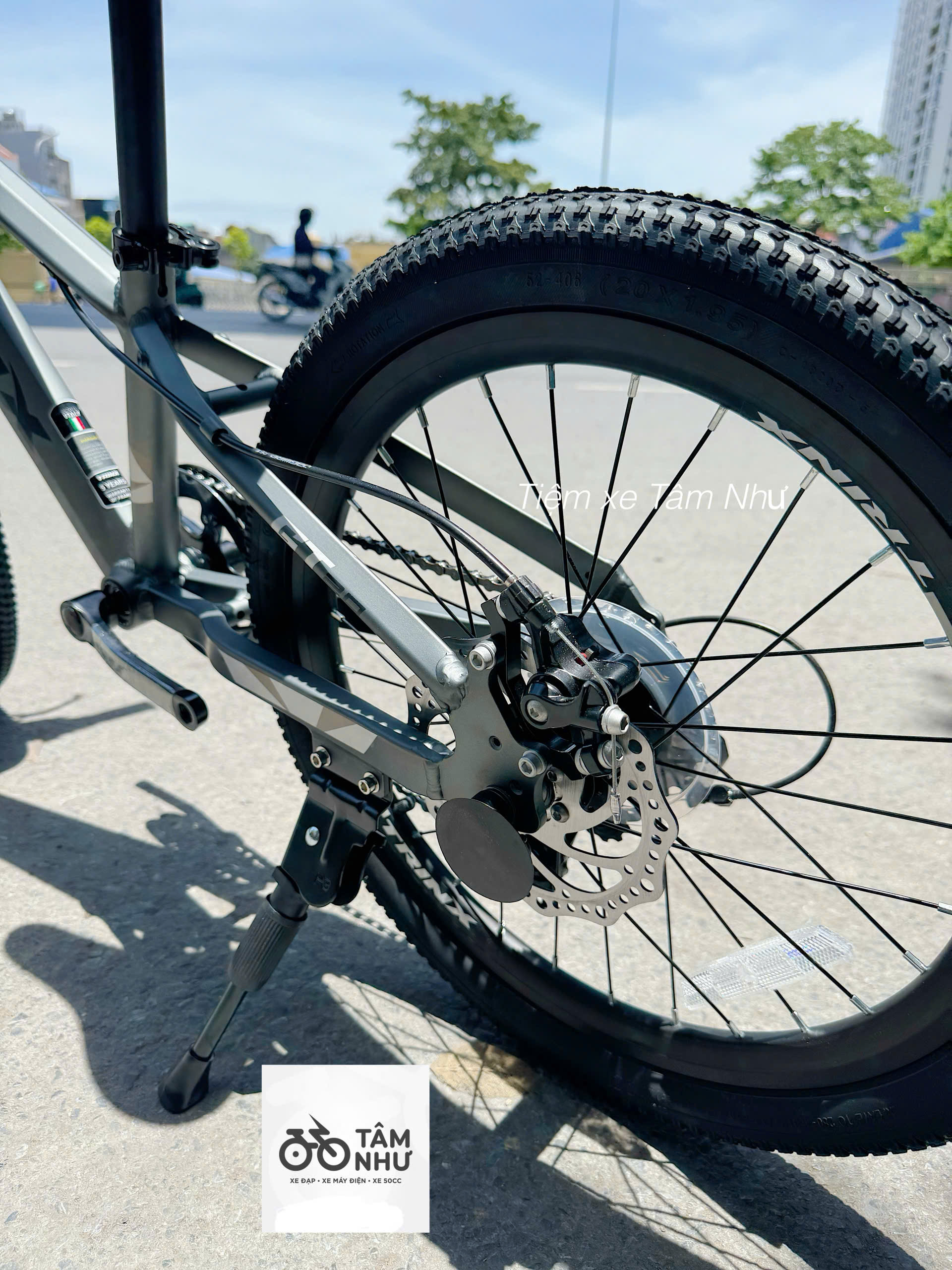Xe đạp Trẻ Em Trinx GT 20 INCH - Ghi Đen
