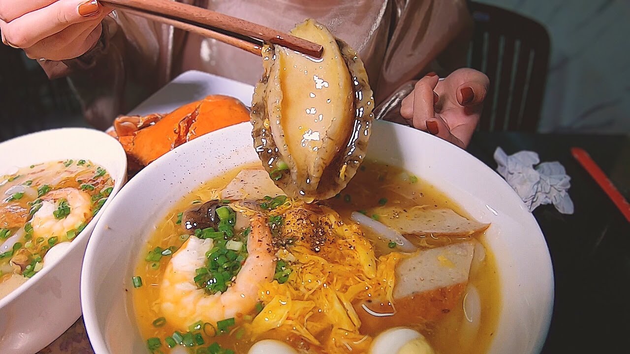 Lạ mà quen - Bánh canh cua ăn kèm bào ngư nguyên con cực ngon