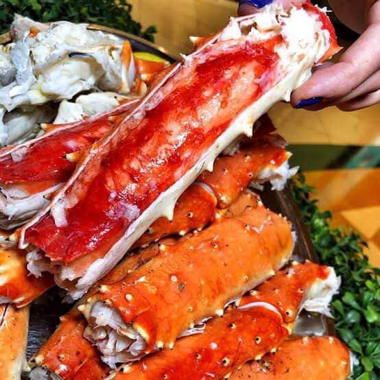 COMBO CUA HOÀNG ĐẾ + TÔM HÙM ALASKA – QUÀ BIẾU “NẶNG KÝ” CHO CHA MẸ