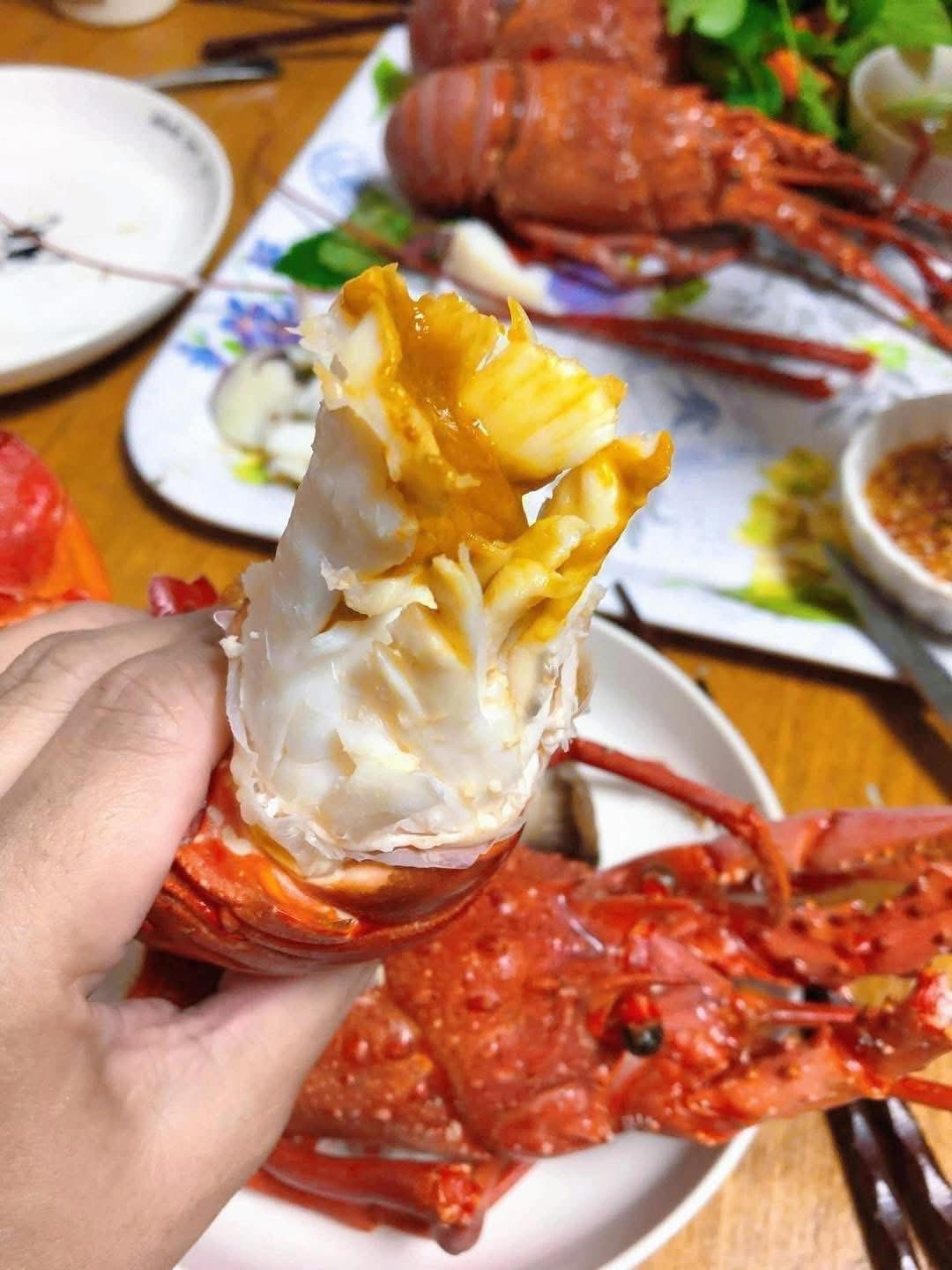 TÔM HÙM BÔNG VÌ SAO LUÔN ĐƯỢC GIỚI SÀNH ĂN VIỆT ƯA CHUỘNG?