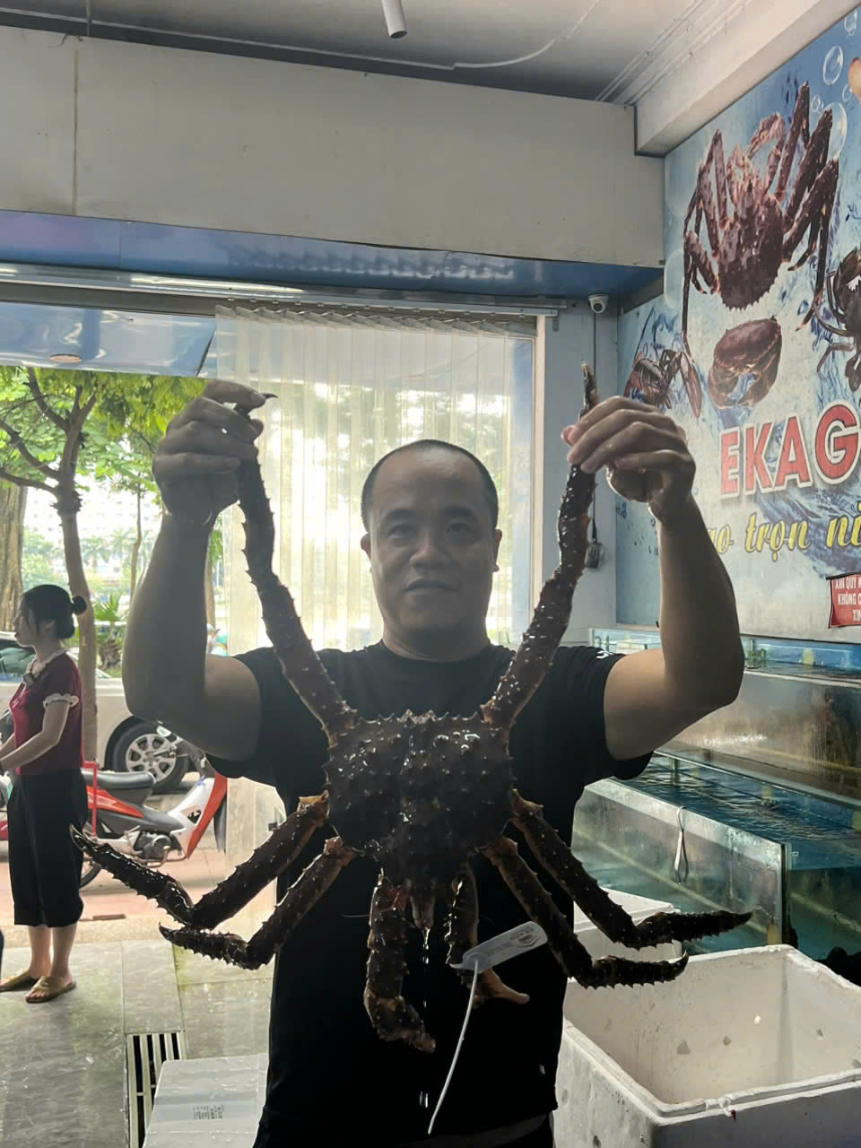 Nghỉ lễ 30/4, thưởng thức ngay Cua Hoàng Đế tươi sống, giá tốt!