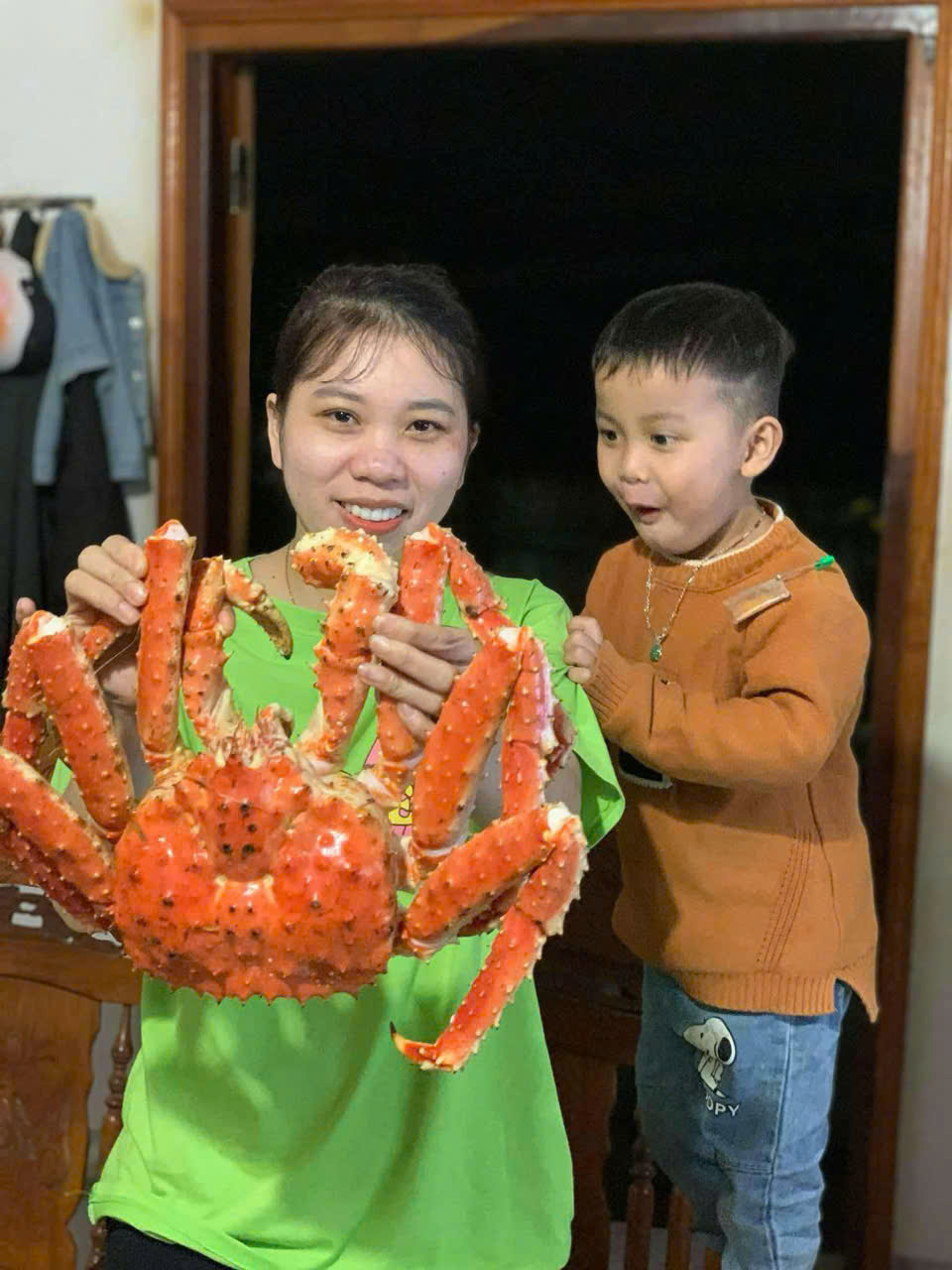 DỊP 8/3, MUA CUA HOÀNG ĐẾ Ở ĐÂU HÀ NỘI?