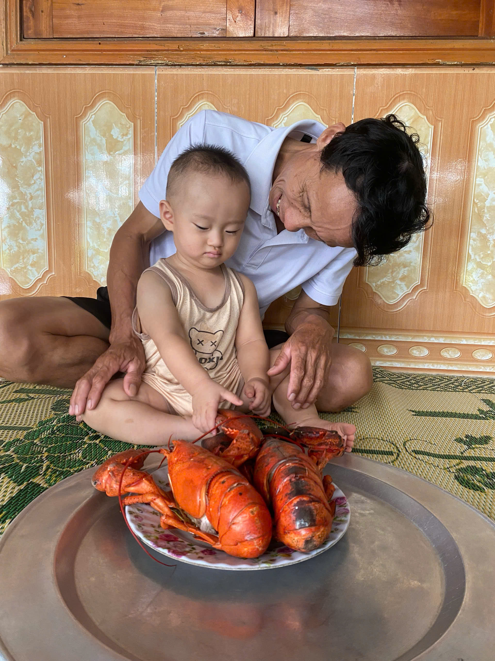 MỘT CON TÔM HÙM ALASKA PHỤC VỤ ĐƯỢC BAO NHIÊU NGƯỜI ĂN? CÁCH CHỌN SIZE PHÙ HỢP ĐỂ BỮA TIỆC TRỌN VẸN