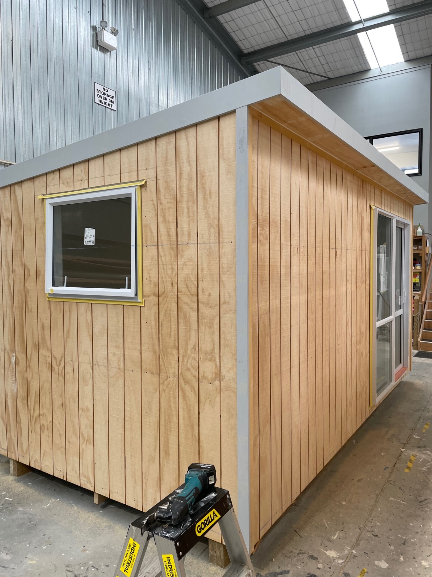 EXTRA LARGE CABIN 4.8 x 2.4 m