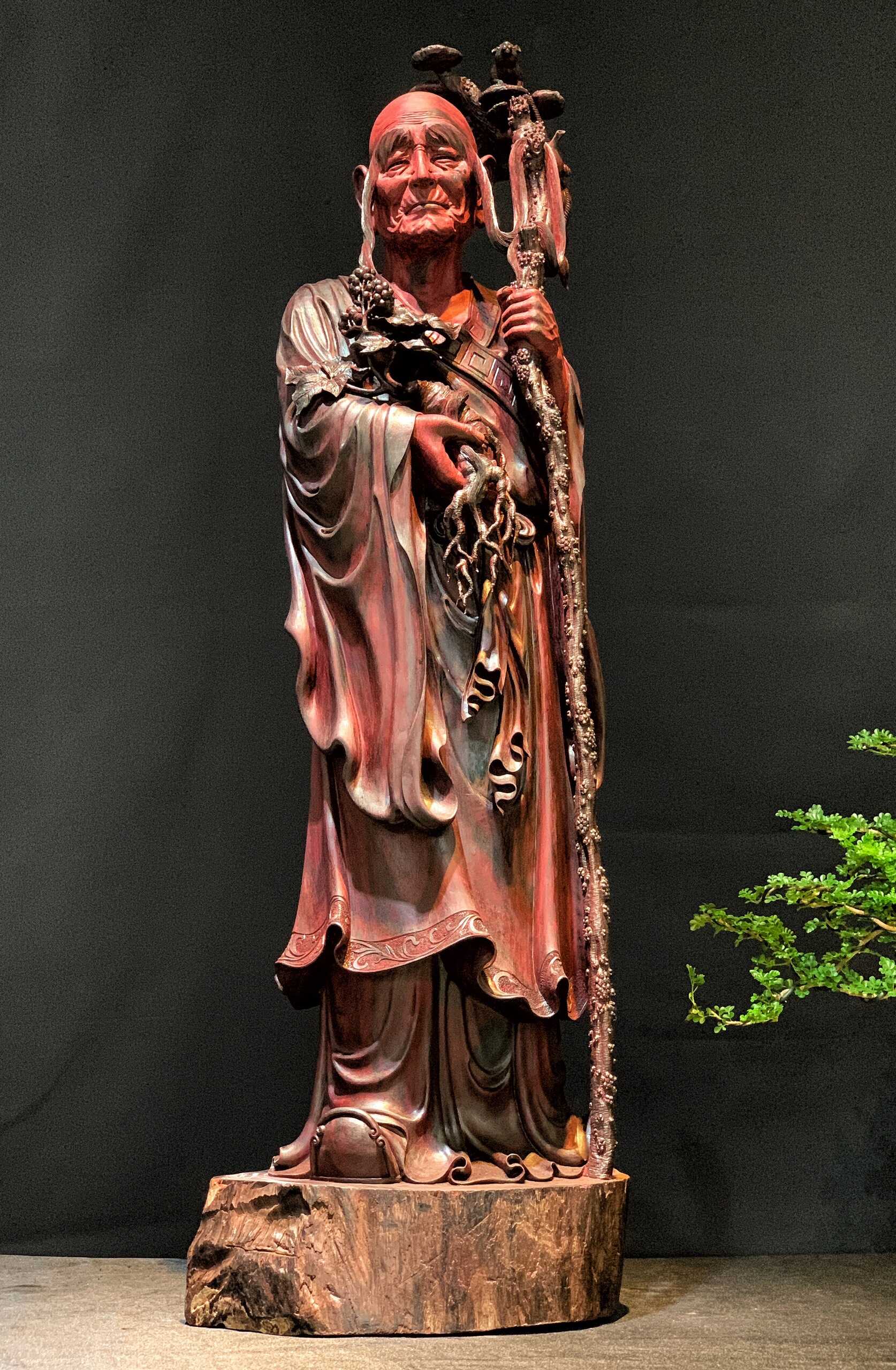 Tượng Ngài La Hán Trường Mi Gỗ Vương Mộc Tử Đàn Đẹp