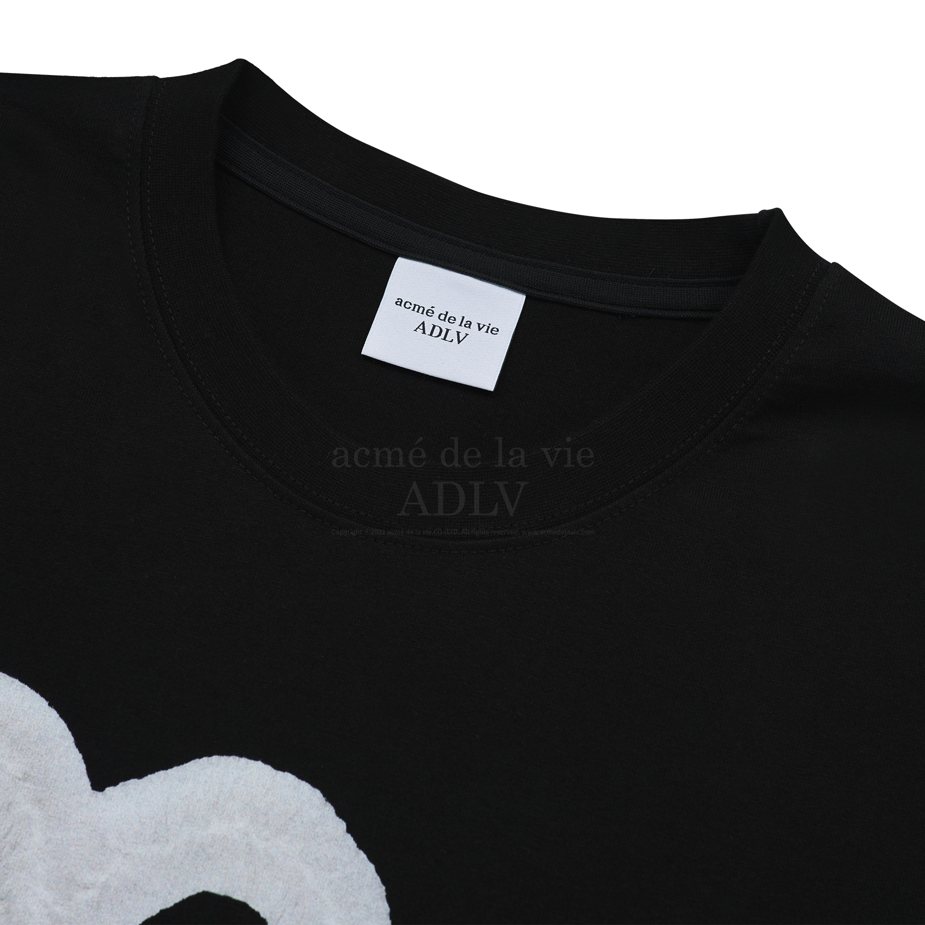 ÁO THUN ADLV FUZZY HEART ĐEN