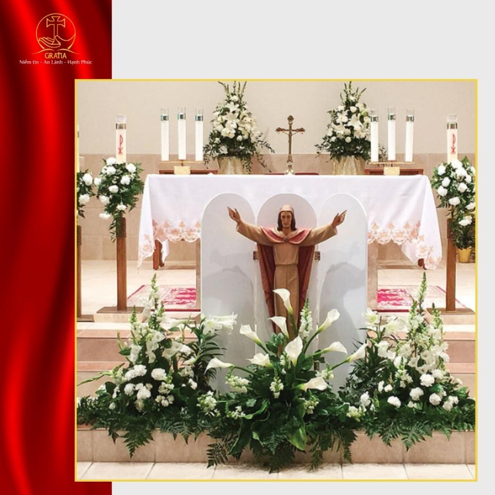 Bàn thờ Chúa nên để hoa gì? 7 loại hoa ý nghĩa trên bàn thờ Chúa