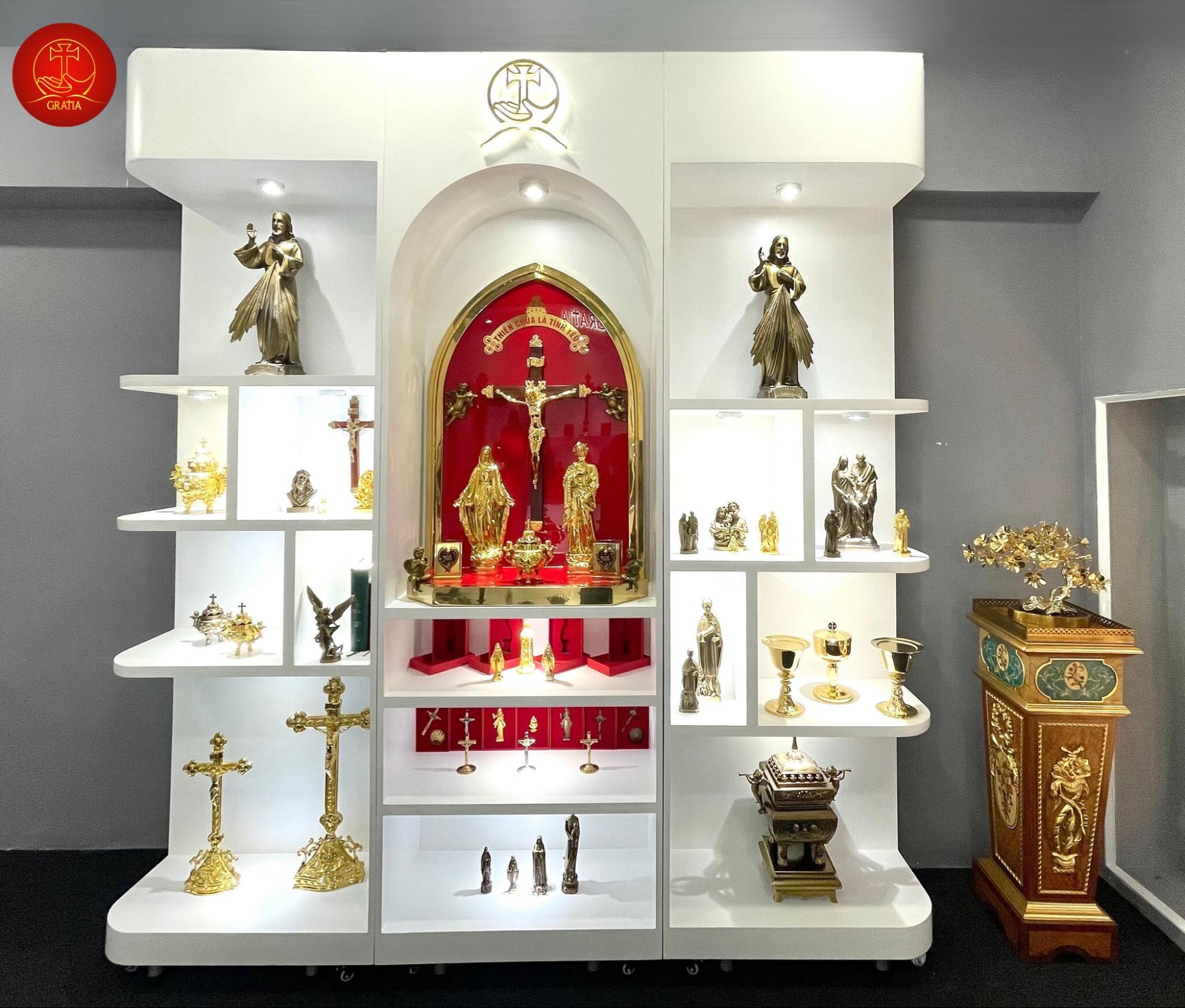 bàn thờ chúa trong phòng ngủ