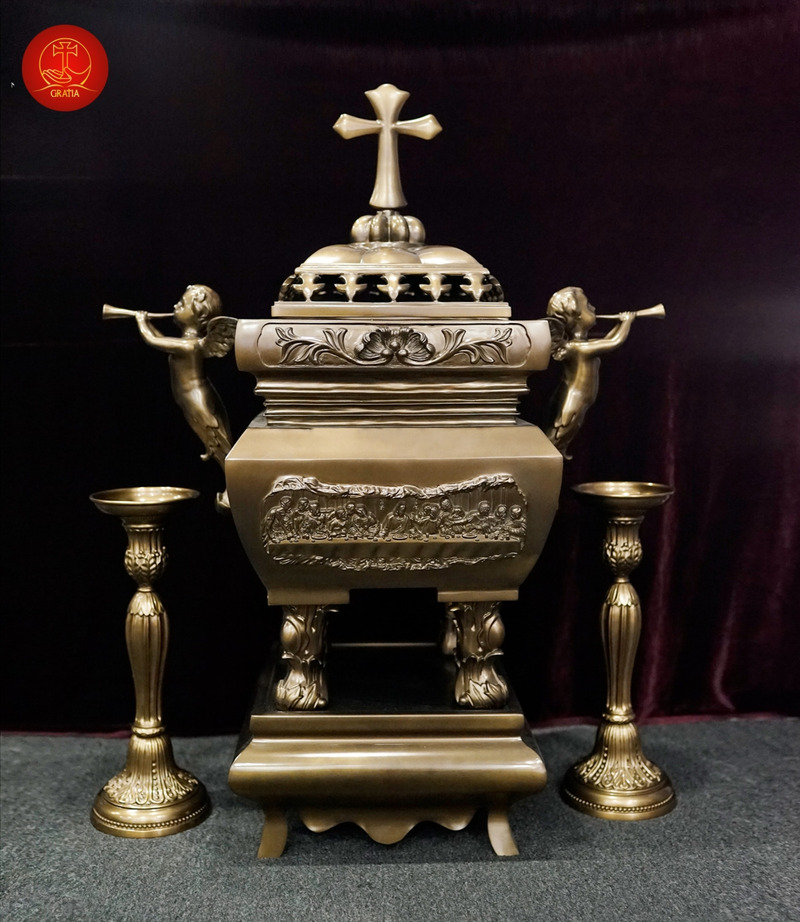 Lư hương lớn: Biểu tượng tôn giáo, kết nối thế gian và cõi vĩnh hằng