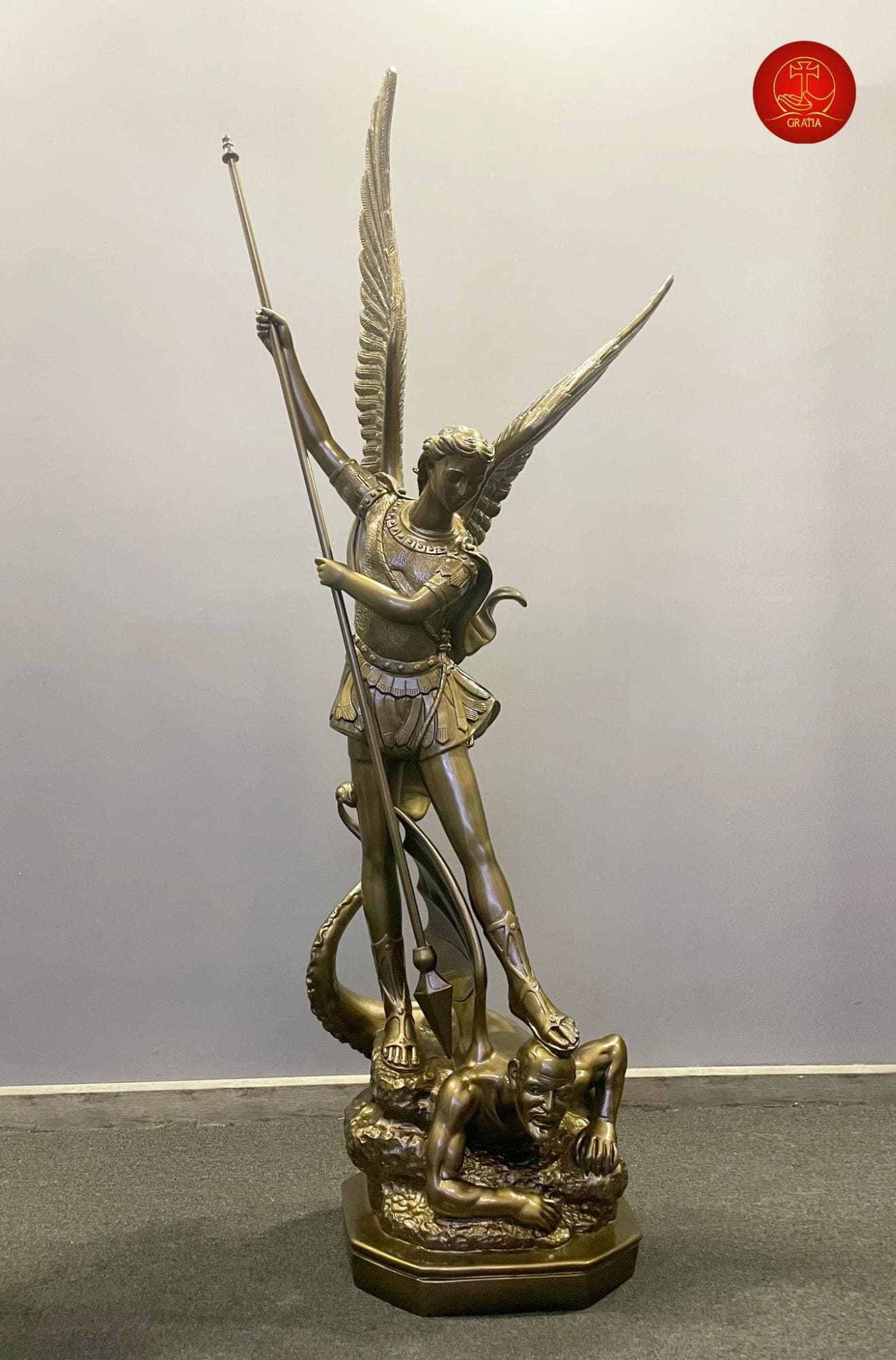 Tượng Micae ngoài trời