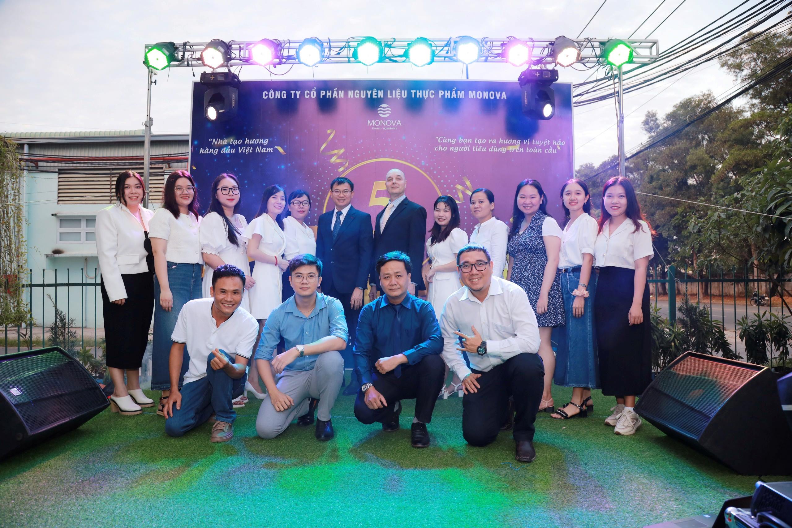 NHÌN LẠI HÀNH TRÌNH 5 NĂM