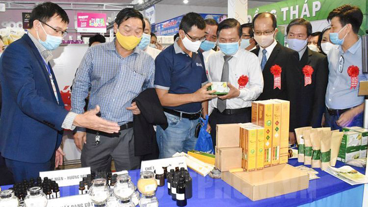 TÔN VINH HÀNG VIỆT