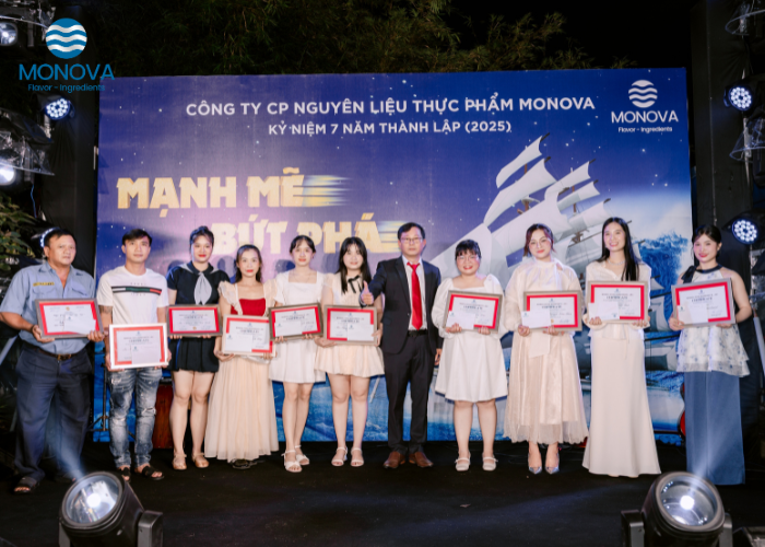 Tuyên dương những cá nhân tiêu biểu tại Lễ kỷ niệm của Monova 