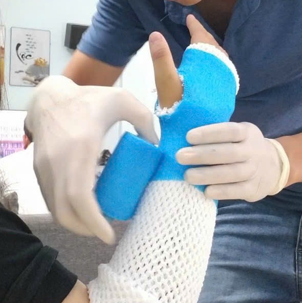 TẤT LÓT BÓ BỘT: VẬT DỤNG CẦN THIẾT KHI BÓ BỘT