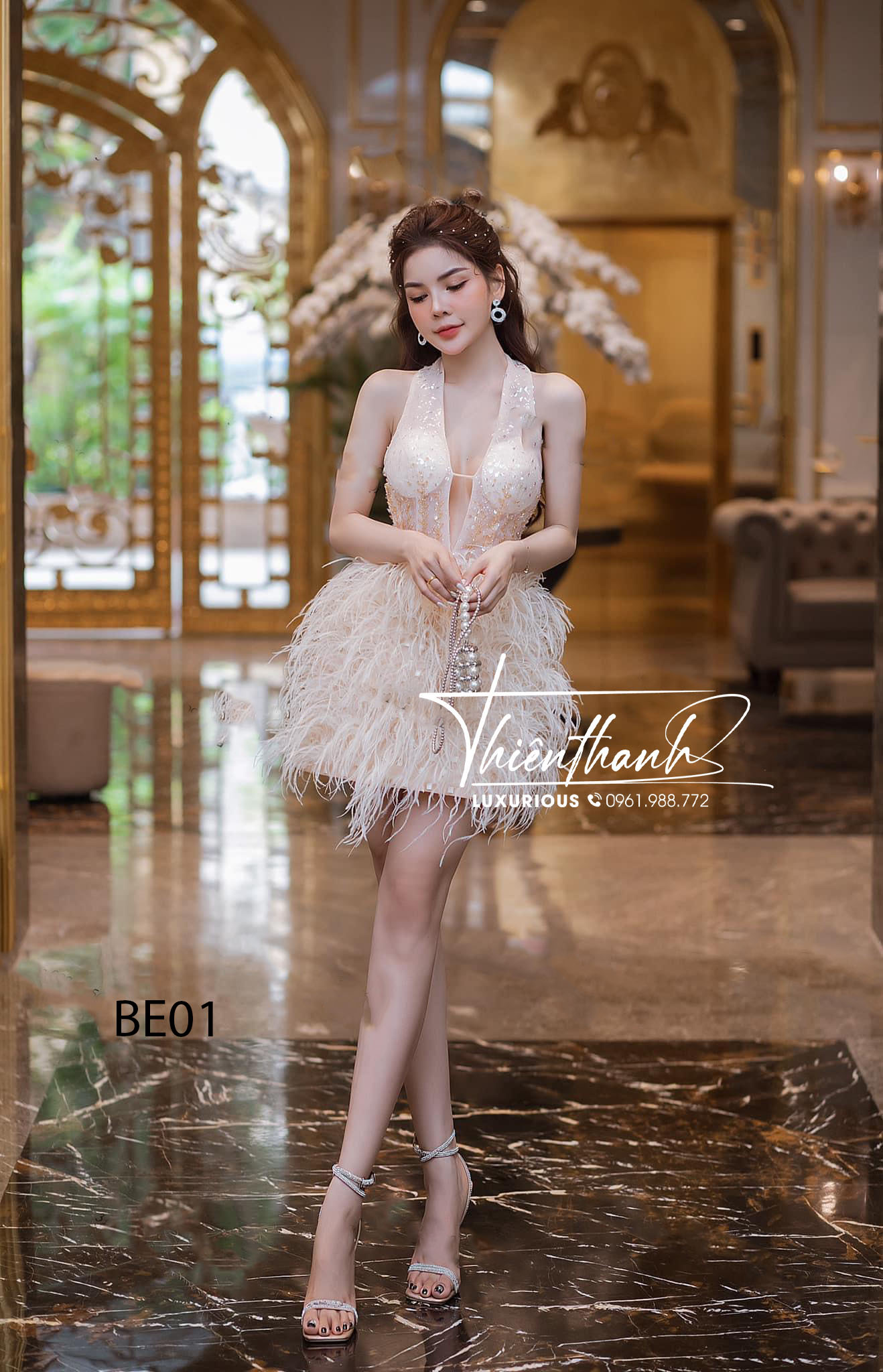 Đầm TK Ngắn Xẻ Ngực Lông Vũ