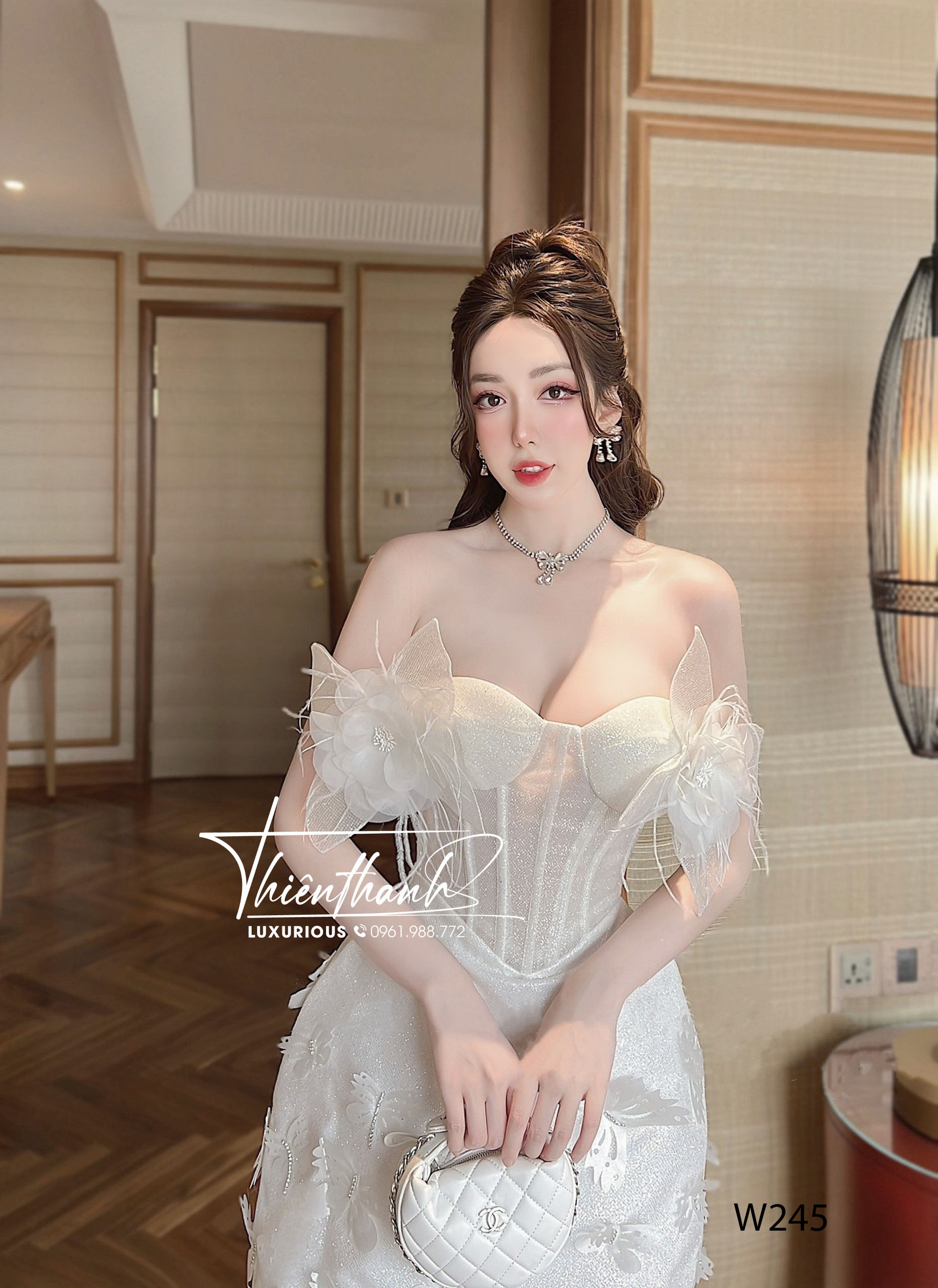 Đầm TK Cúp Ngực Ngắn Đính Bướm Kèm Hoa