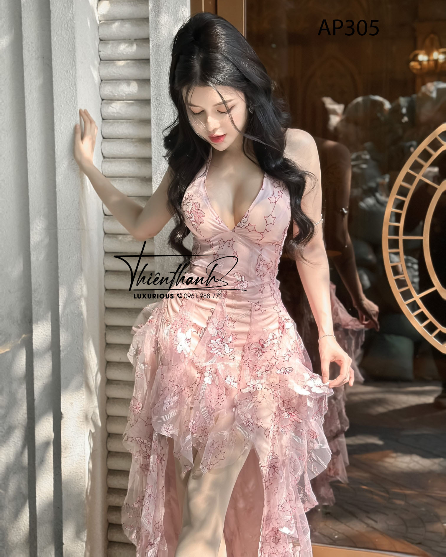 Đầm TK Thêu Hoa Đuôi Tôm Cổ Yếm Có Mút Ngực