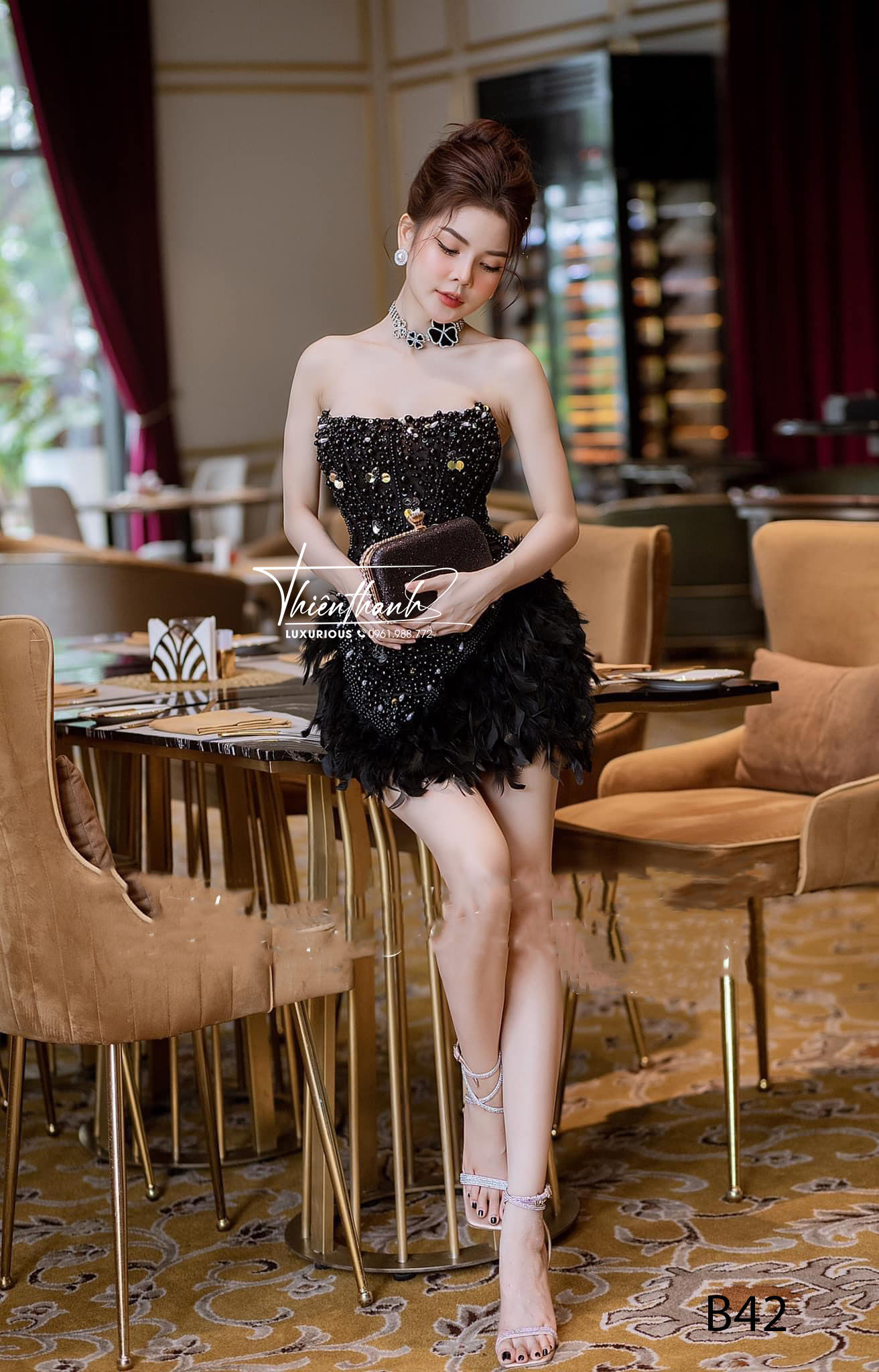Đầm TK Ngắn Cúp Ngực Phối Lông Vũ