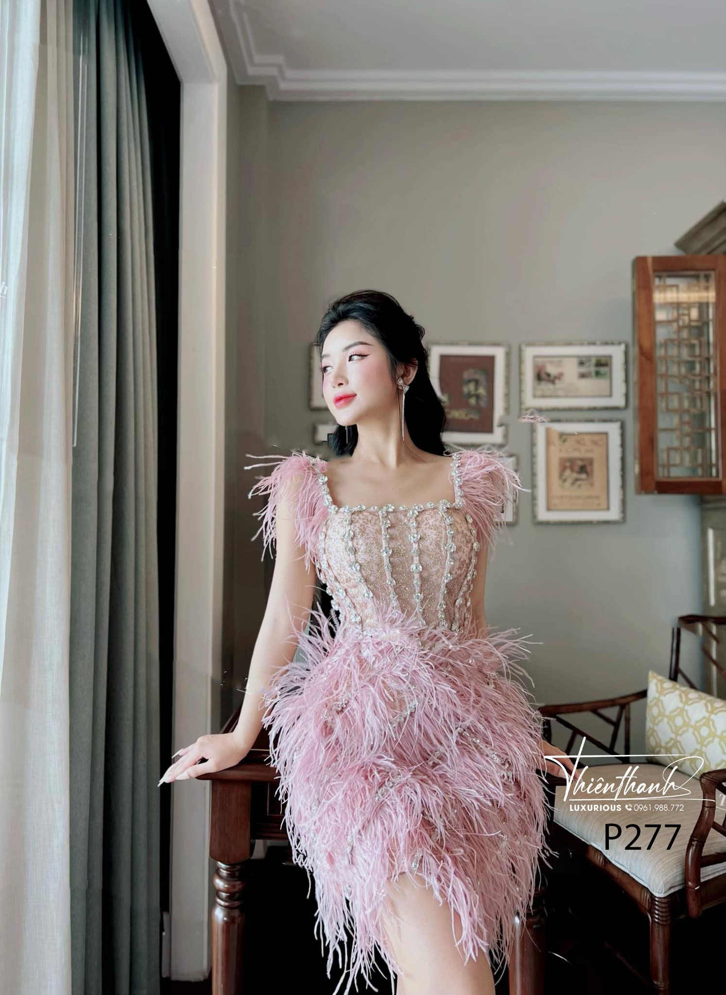 Đầm TK Ngắn Hai Dây Đính Đá Chéo Kèm Lông
